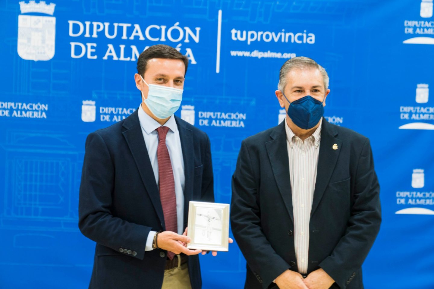 El presidente de la Diputación de Almería recibe a la Hermandad del Cristo de la Luz